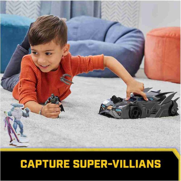 DC Comics Crusader Batmobile Playset with Exclusive 4-Inch Batman Figure