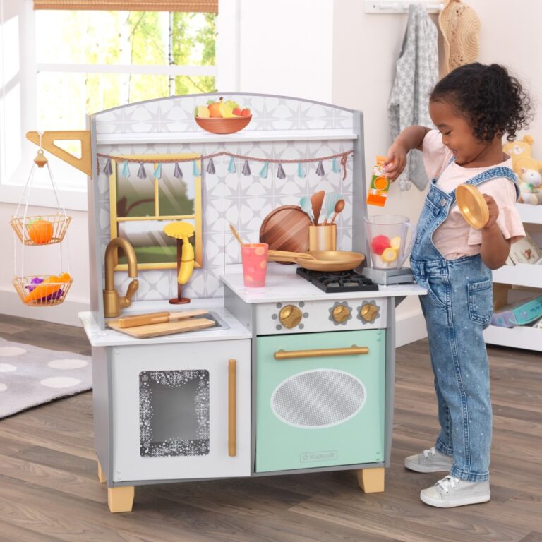 KidKraft Smoothie Fun Play Kitchen - Interactive Pretend Play Kitchen Set with Blender and Accessories