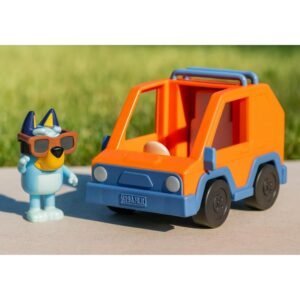 Bluey 4WD Family Vehicle with Bluey Figure – S13 Basic Car Playset - Kids Toy Vehicle & Figure Set