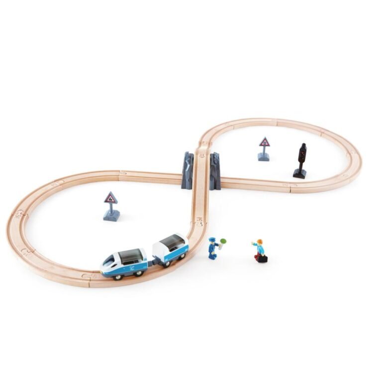 Hape - Figure 8 Safety Set
