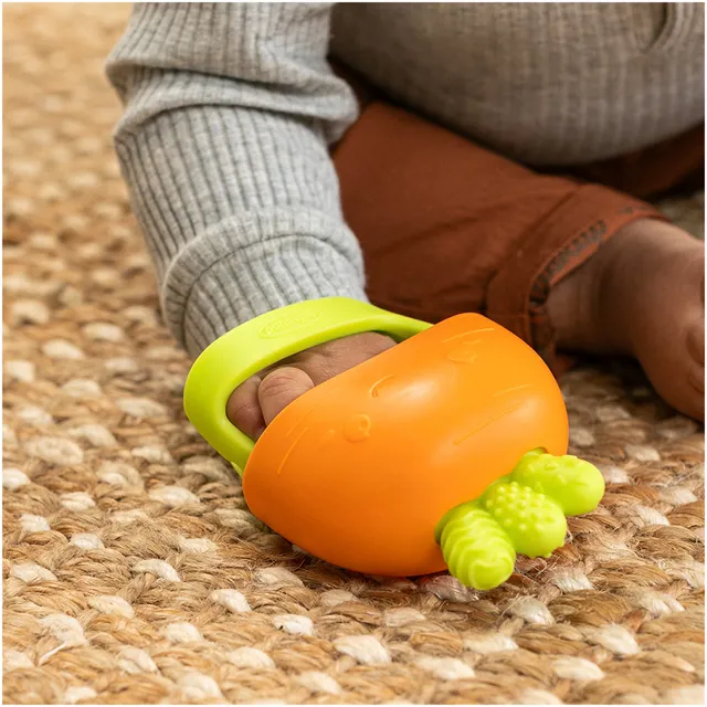 Infantino - Handy Dandy Teething Mitt, Carrot Silicone