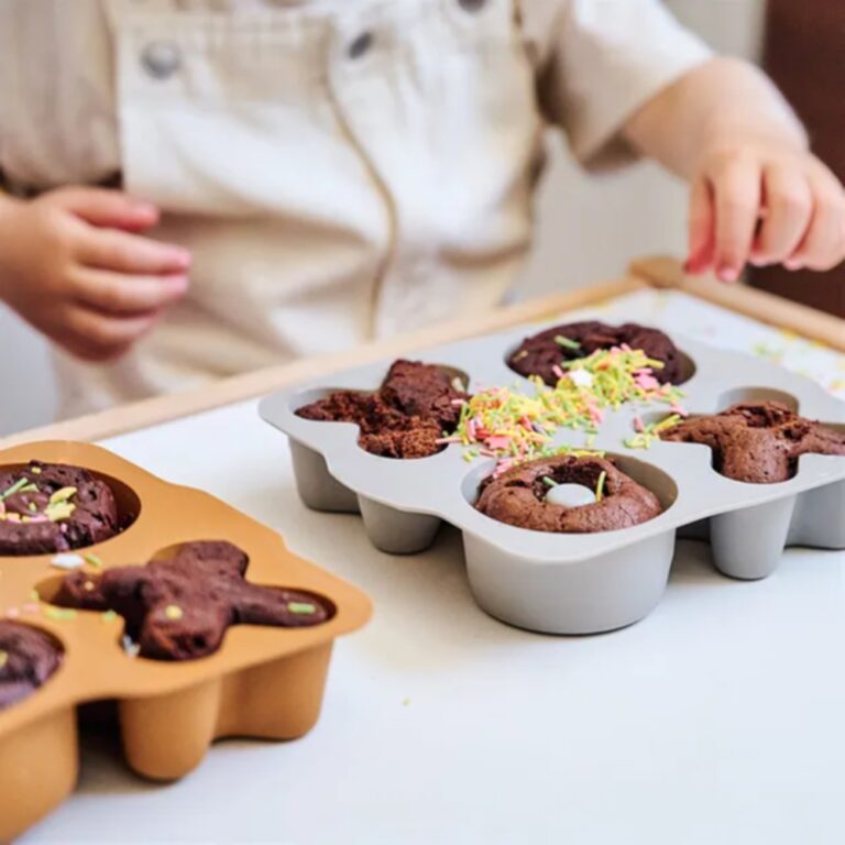 Minikoioi - XOXO Cake Silicone Mold 2pcs - Woody Brown/Powder Grey