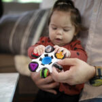 Baby Einstein – Twist & Pop Clutch Toy Rattle