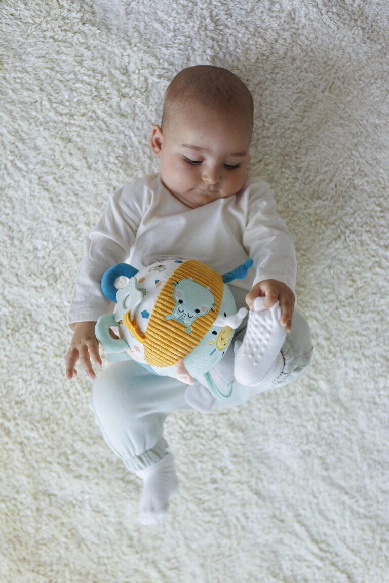 Eurekakids - CUCU Sensory Soft Ball with Handle – 0M+
