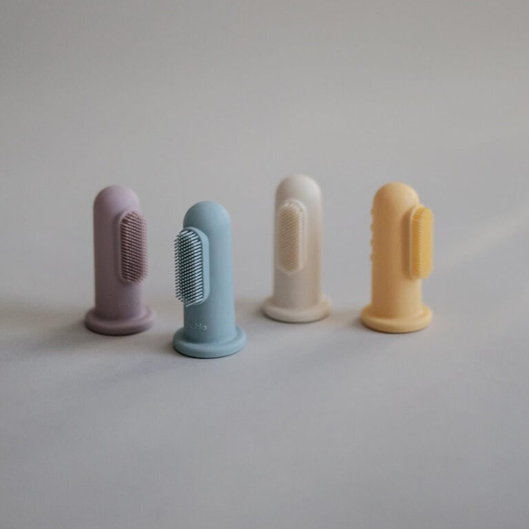 Mushie - Finger Toothbrush Powder Blue/Pale Daffodil