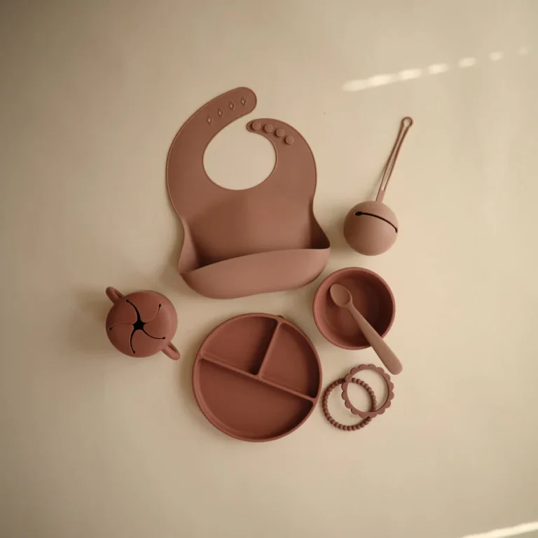 Mushie - Silicone Plate Woodchuck