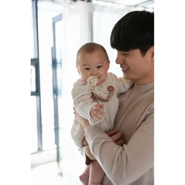 Mushie – Pacifier Clips Halo Black