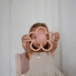 Mushie – Rattle Teether – Daisy