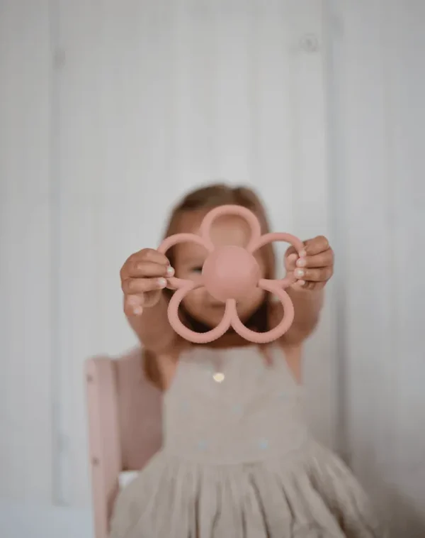 Mushie – Rattle Teether – Daisy