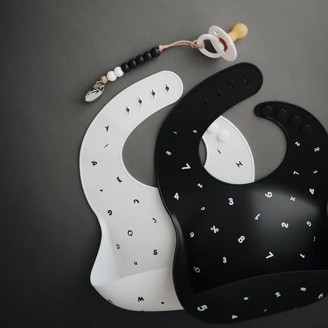Mushie - Silicone Bib Black Numbers