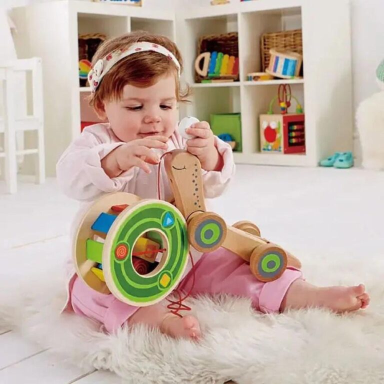 Hape - Walk-A-Long Snail