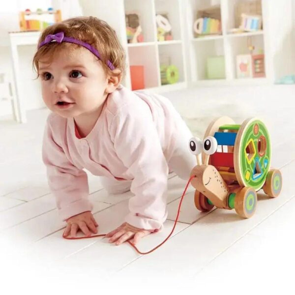 Hape – Walk-A-Long Snail