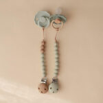 Mushie – Silicone Pacifier Clip Hera – Stone
