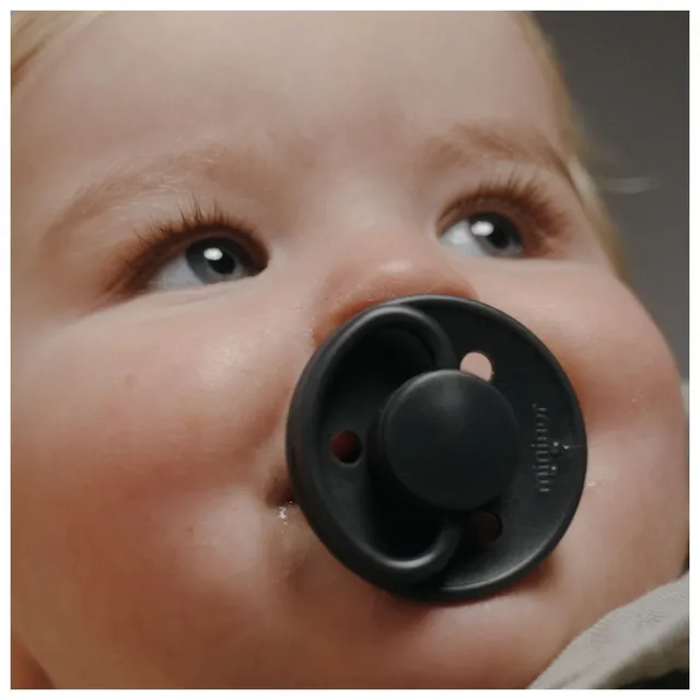Mininor - Round Pacifier Latex 6M - Black Raven