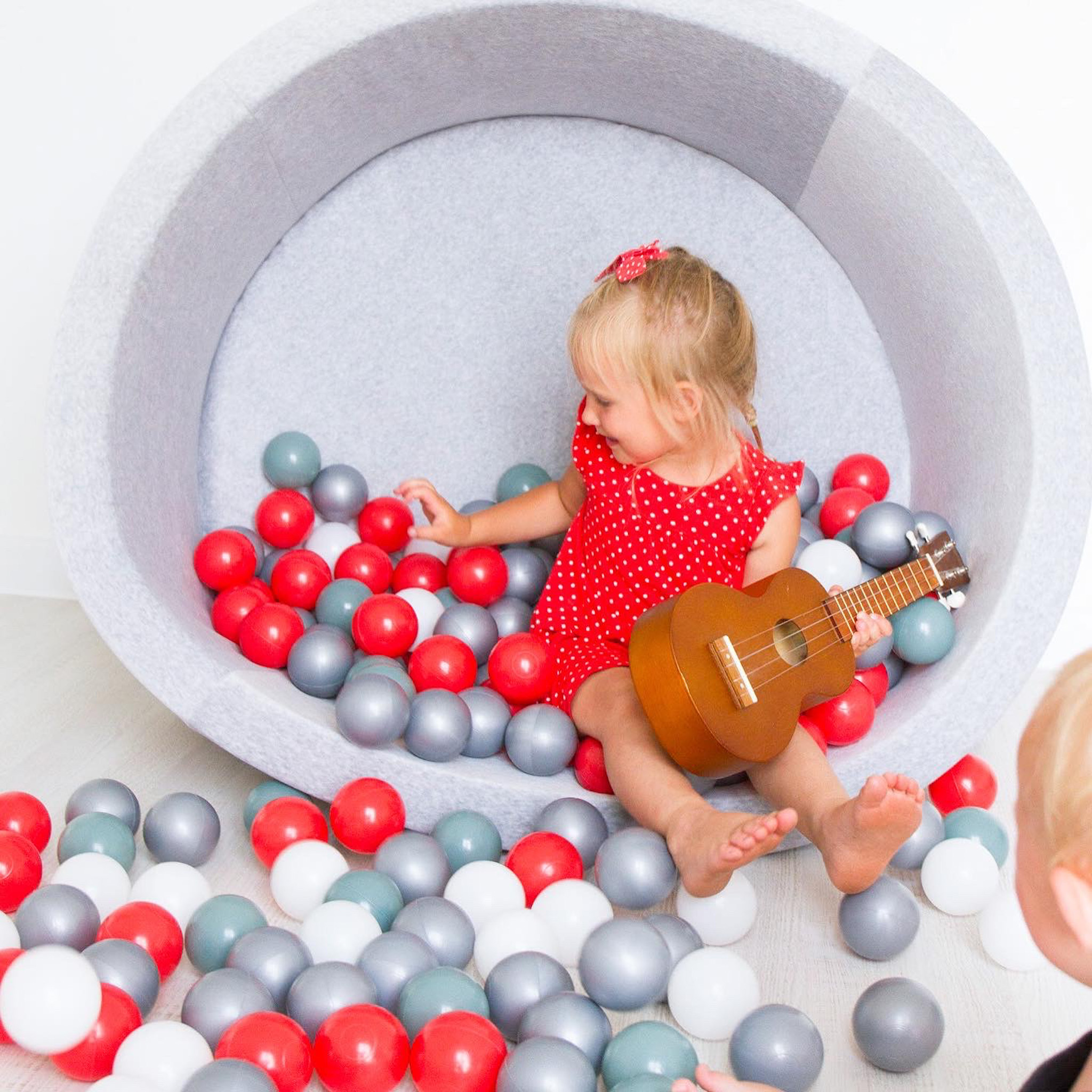 Ezzro – Round Ball Pit – Velvet Grey Melange – 90X40 W100 Balls (White, Light Grey, Black)