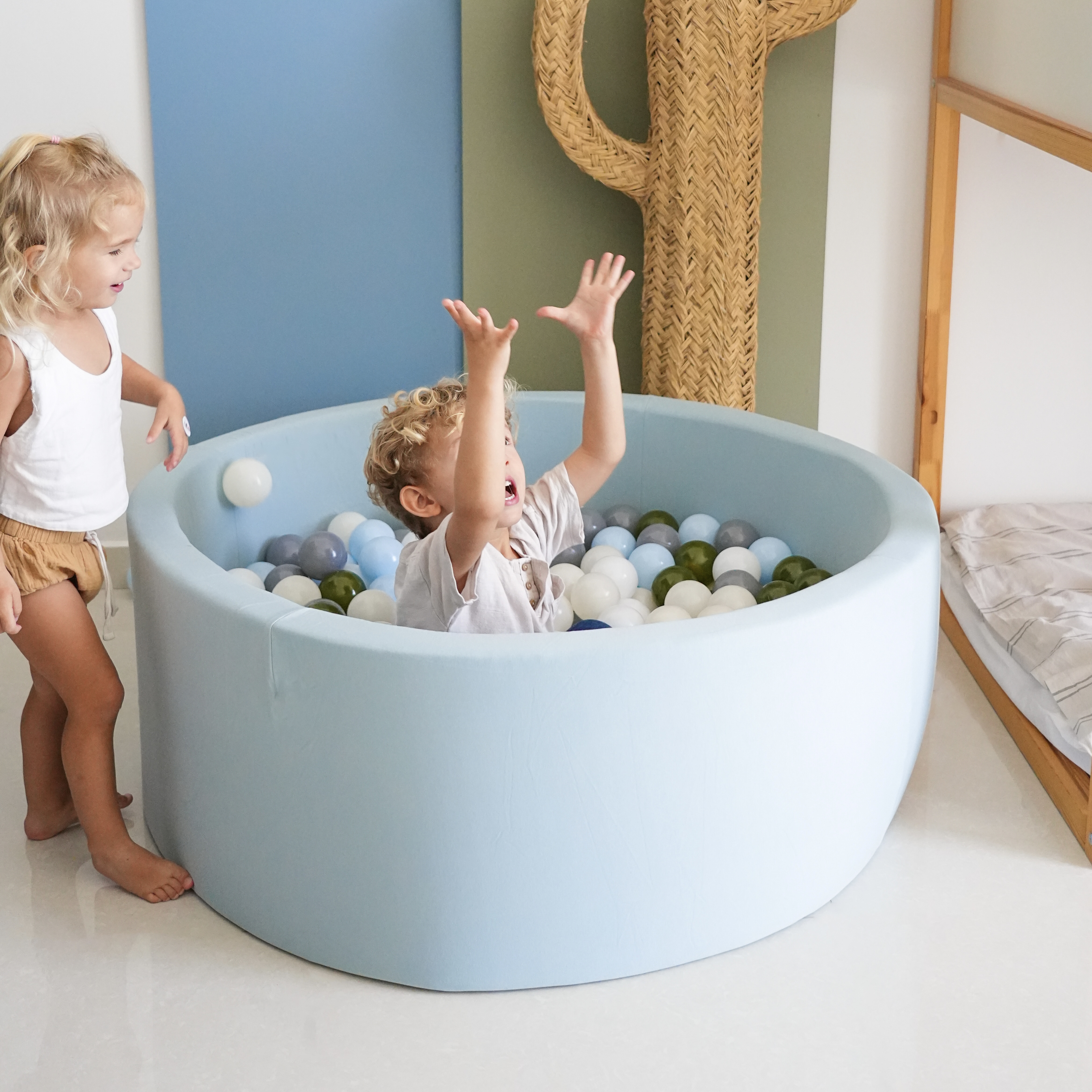 Ezzro - Pale Blue - 120x50 - Round Ball Pit - With 400 Balls (Light Grey, Transparent, Baby Blue, White)