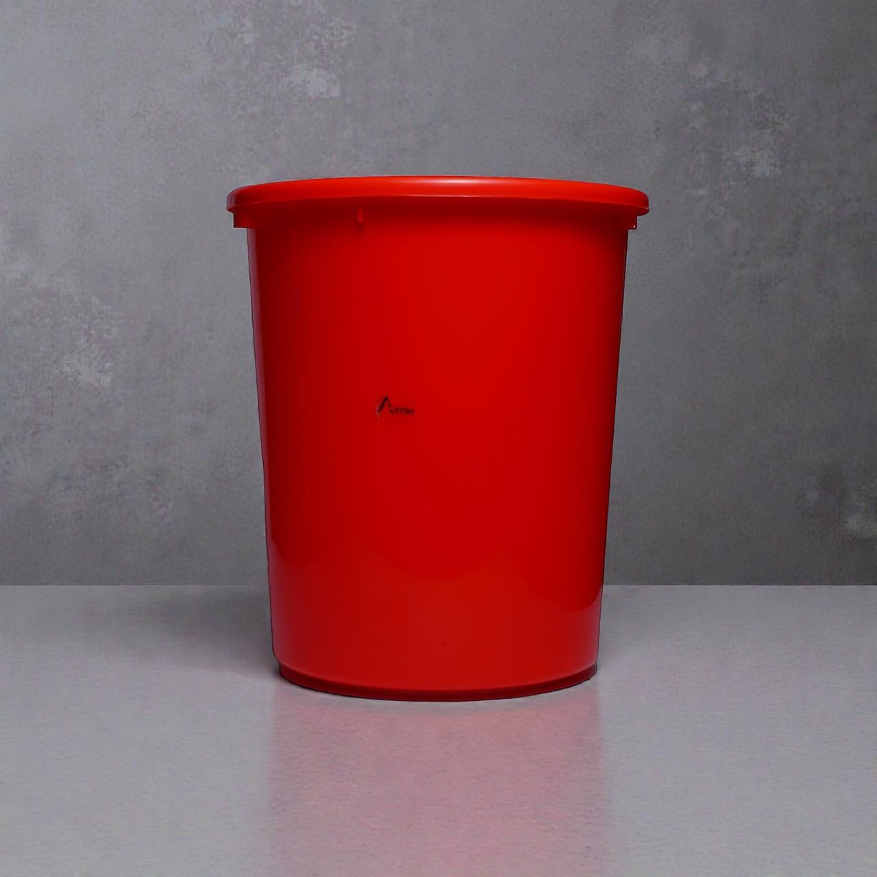 Astro Clear Medium Storage Bin 5400 ml - Red