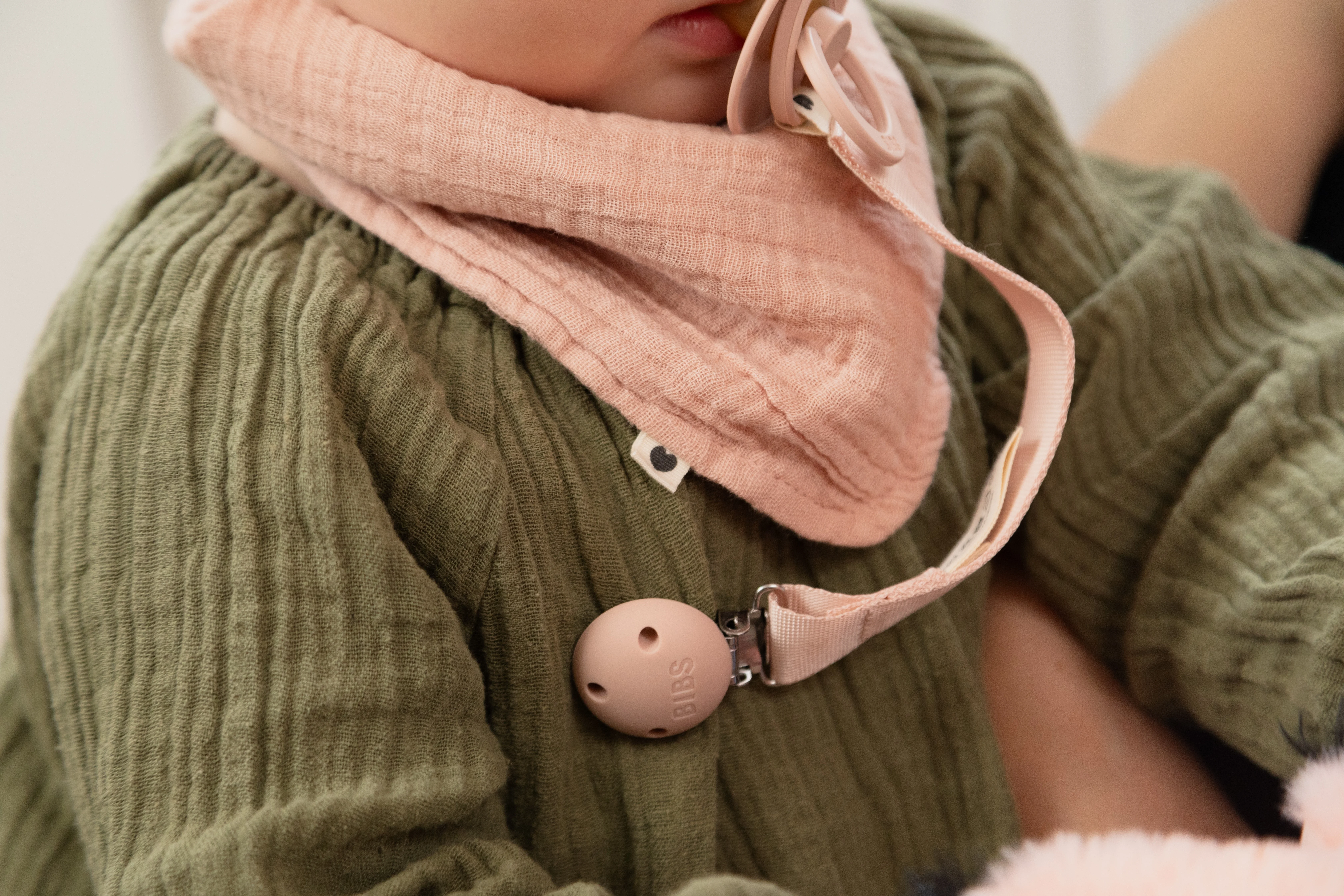 BIBS Pacifier Clip Ribbon Sand