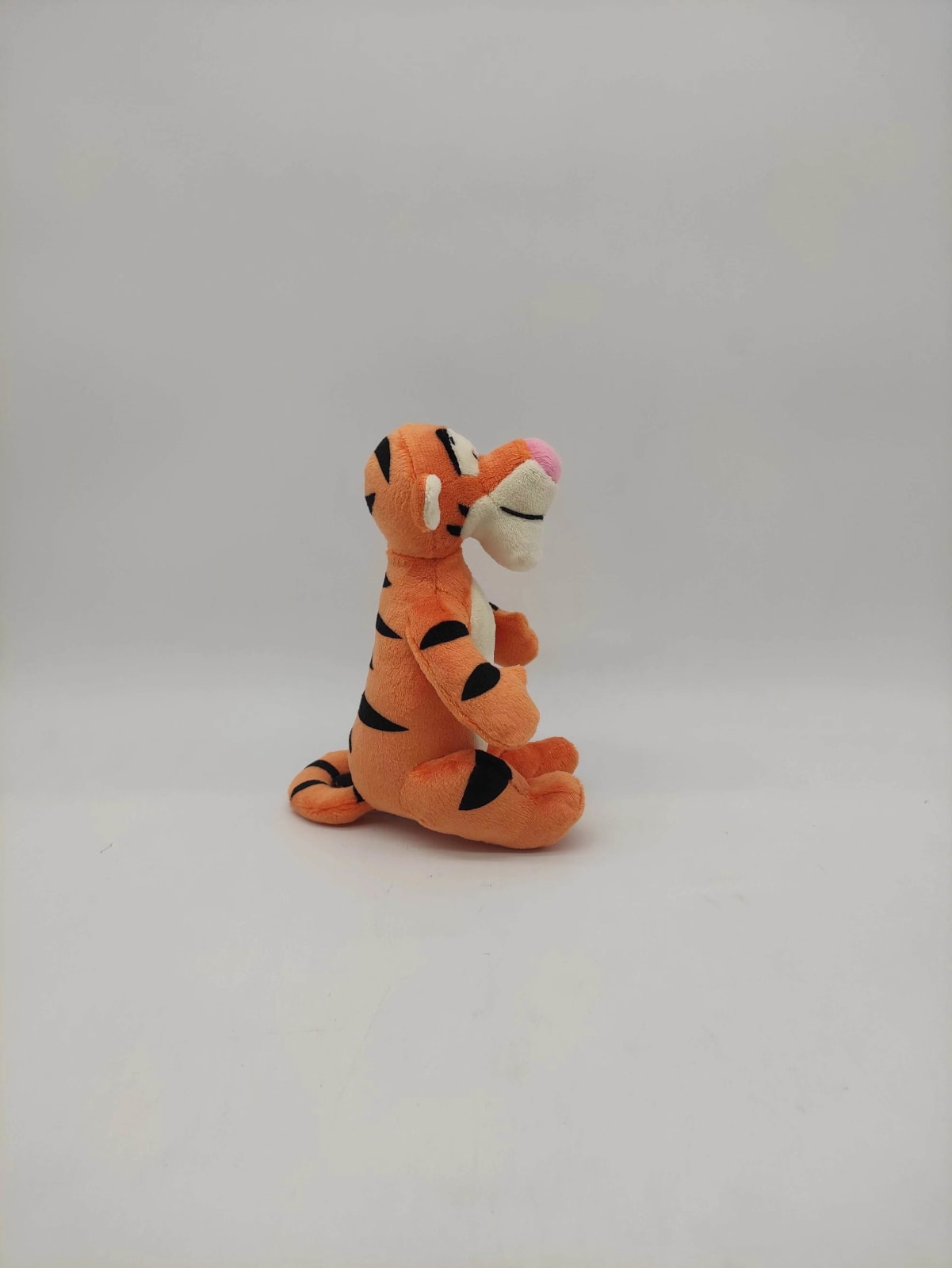 DISNEY PLUSH WINNIE CORE TIGGER S 8IN